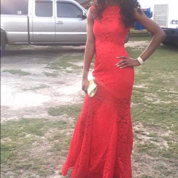 My red prom dress - Picture 2 of 2